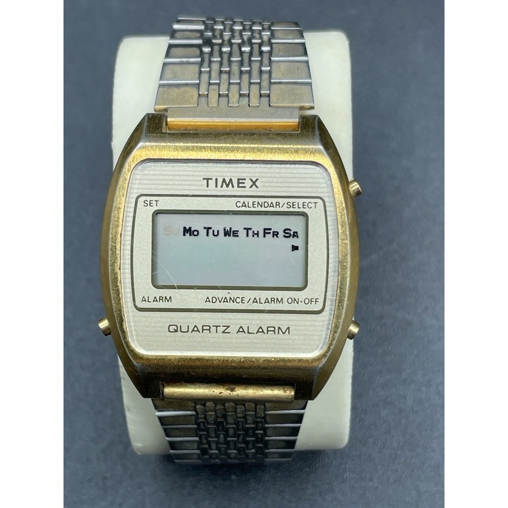 Vintage Timex Quartz Alarm Digital Watch Gold Tone LCD Day Date Not Working